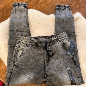 NWT. Zoo York jeans